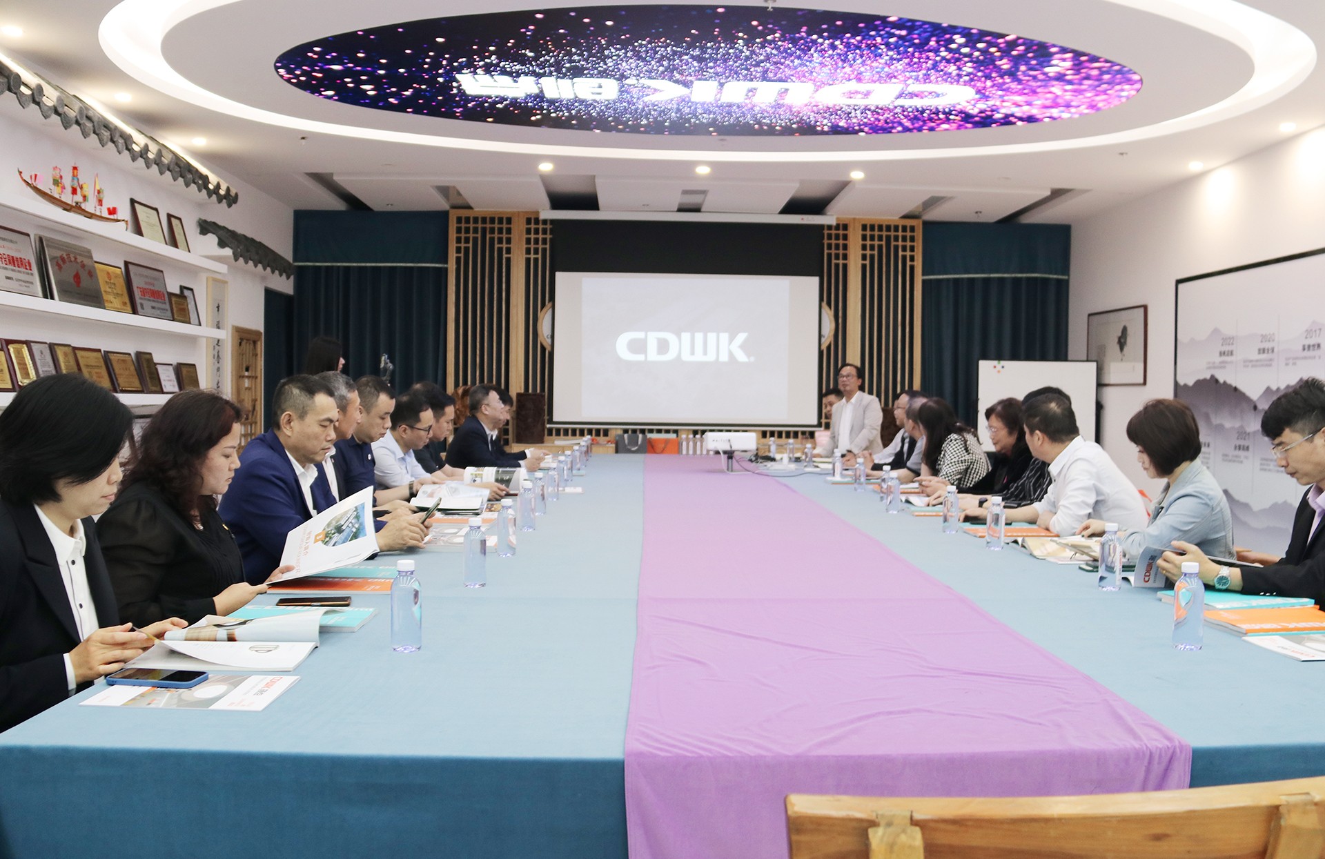 熱烈歡迎深圳市飯店業(yè)協(xié)會會員單位領(lǐng)導(dǎo)蒞臨創(chuàng)點指導(dǎo)交流！